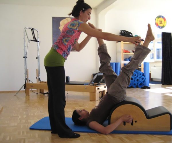 Pilates Gerätetraining am Step-Barrel